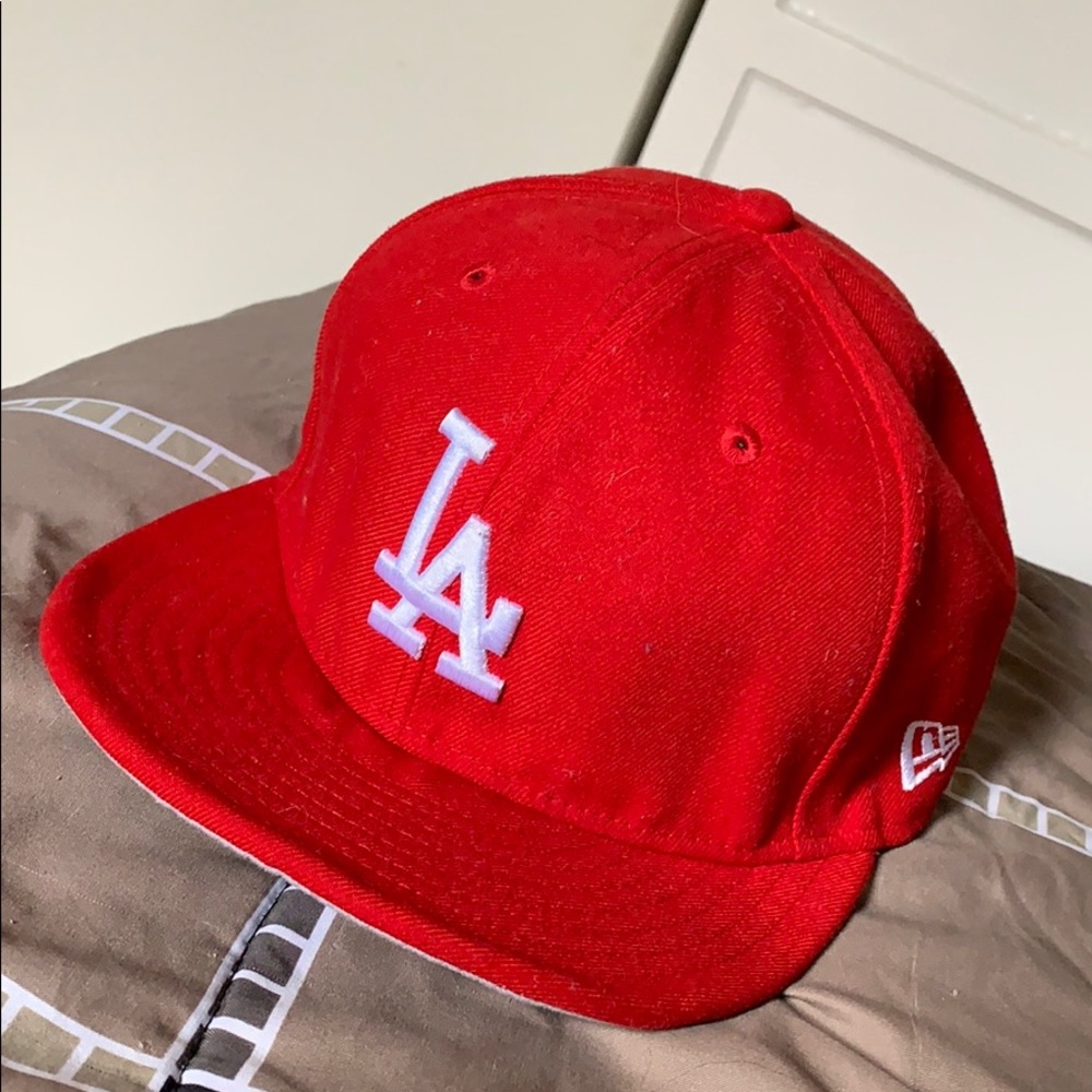 A red LA hat